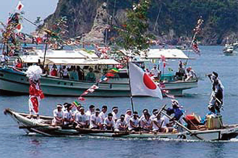 祝島の神舞と石積み集落